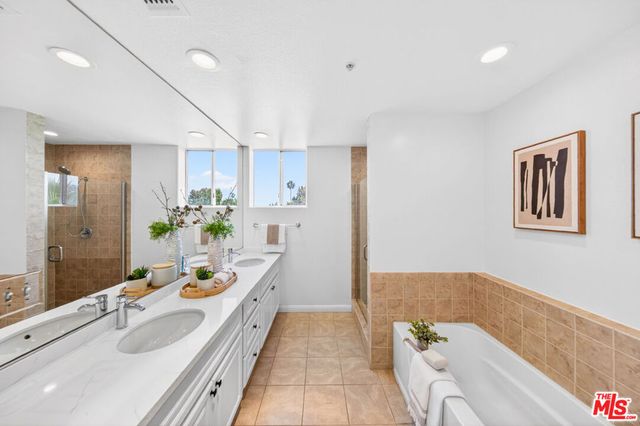 333 Westminster Avenue 402, Los Angeles, CA 90020
