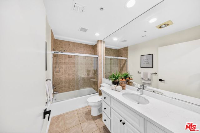 333 Westminster Avenue 402, Los Angeles, CA 90020