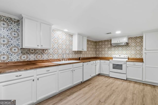 6748 Brandon Mill Road, Sandy Springs, GA 30328