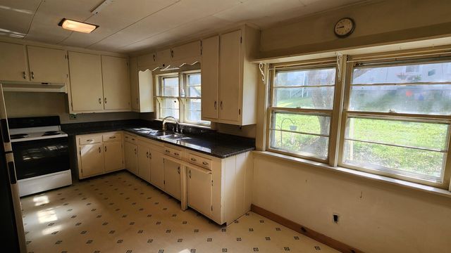 45 Chase Street, Claremont, NH 03743