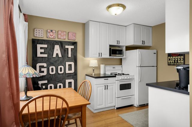 4101 Parklawn Avenue 103, Edina, MN 55435