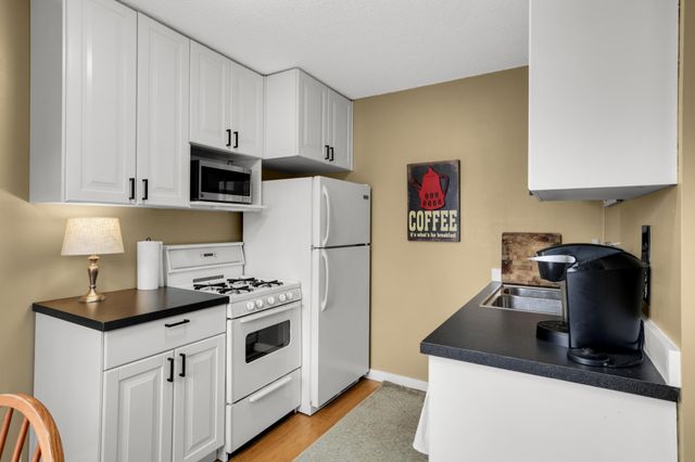 4101 Parklawn Avenue 103, Edina, MN 55435