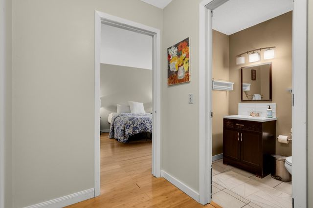 4101 Parklawn Avenue 103, Edina, MN 55435