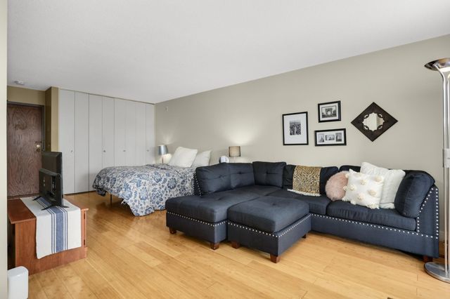 4101 Parklawn Avenue 103, Edina, MN 55435
