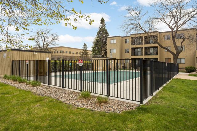 4101 Parklawn Avenue 103, Edina, MN 55435