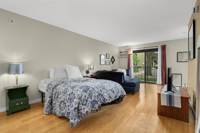 4101 Parklawn Avenue 103, Edina, MN 55435