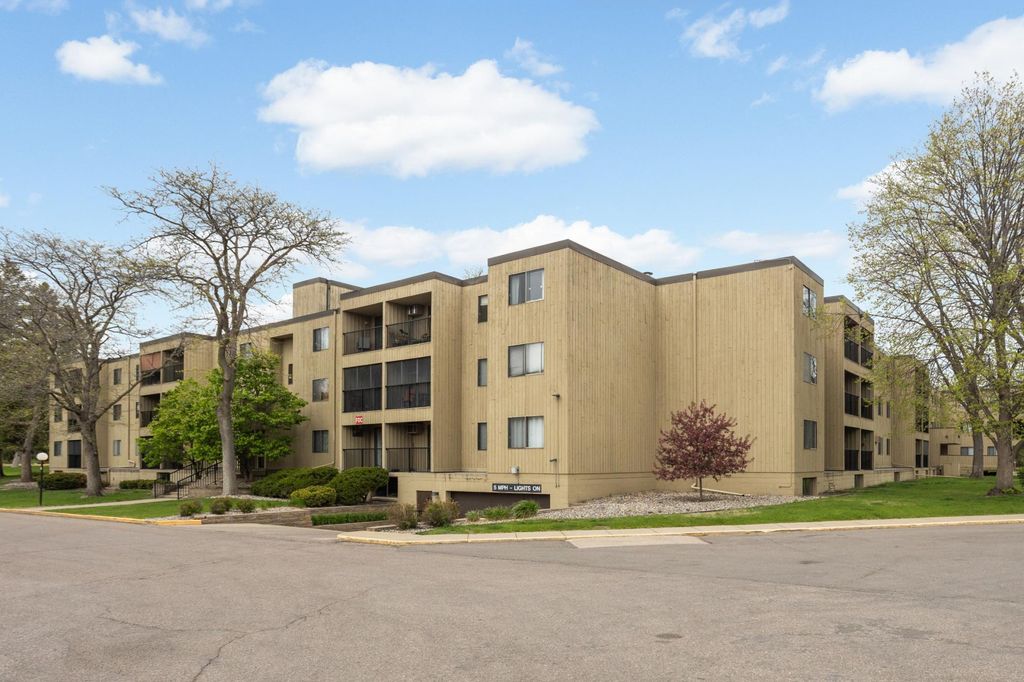 4101 Parklawn Avenue 103, Edina, MN 55435