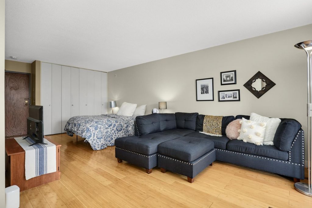 4101 Parklawn Avenue 103, Edina, MN 55435 — photo 2