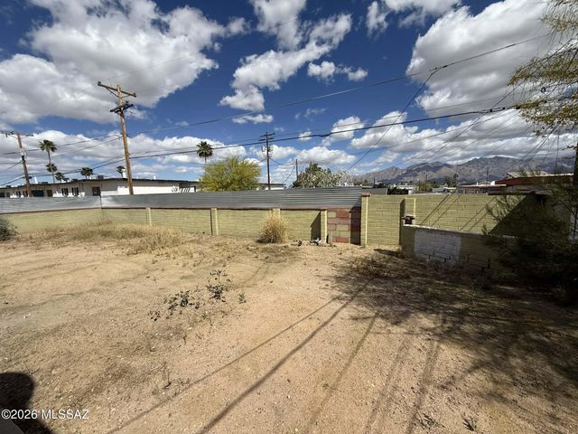 4733 E 2nd Street, Tucson, AZ 85711
