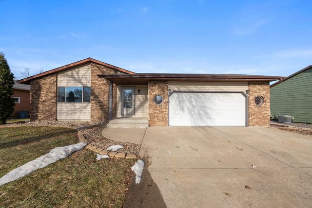 5904 W 58th St Street, Sioux Falls, SD 57106