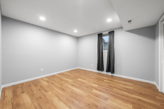 5904 W 58th St Street, Sioux Falls, SD 57106