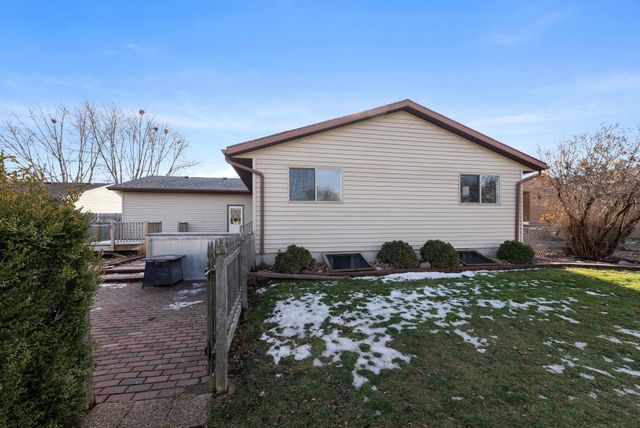 5904 W 58th St Street, Sioux Falls, SD 57106