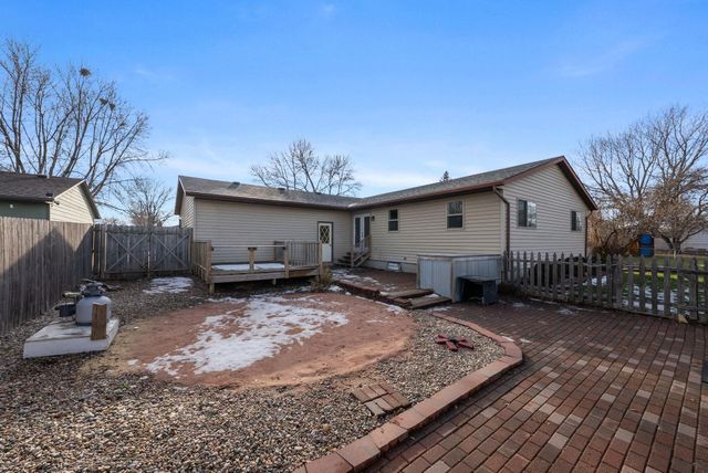 5904 W 58th St Street, Sioux Falls, SD 57106