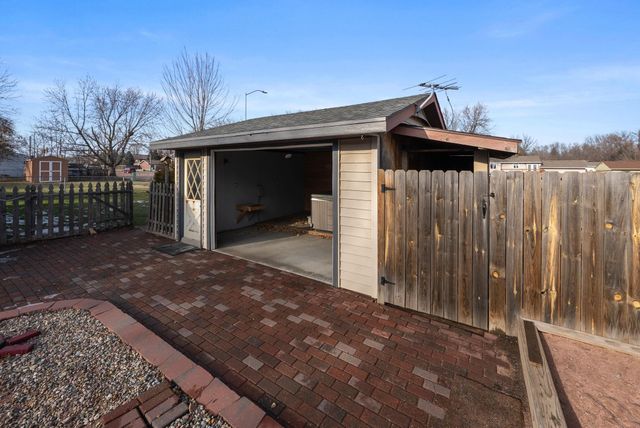 5904 W 58th St Street, Sioux Falls, SD 57106