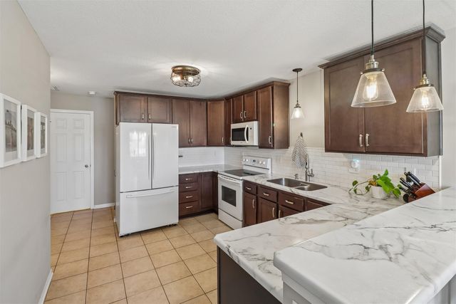 601 Orchard Hills Drive 5006, Norwalk, IA 50211