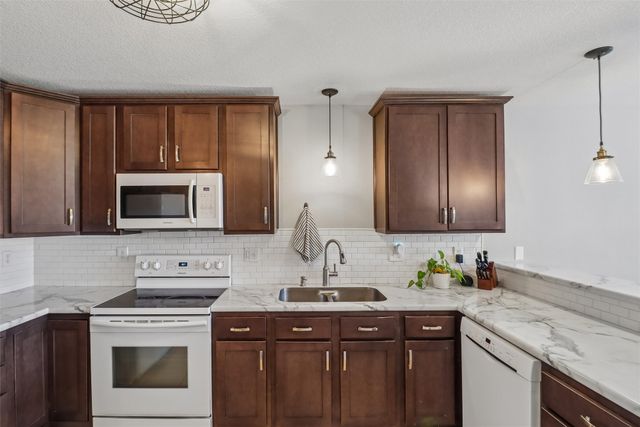 601 Orchard Hills Drive 5006, Norwalk, IA 50211