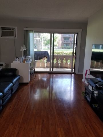 11 Parkside Court 6, Vernon Hills, IL 60061