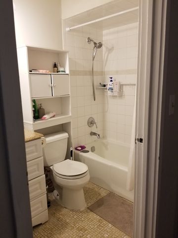 11 Parkside Court 6, Vernon Hills, IL 60061