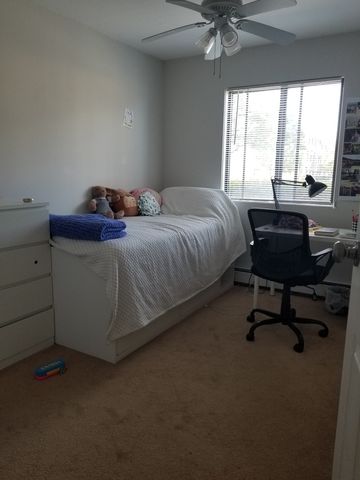 11 Parkside Court 6, Vernon Hills, IL 60061