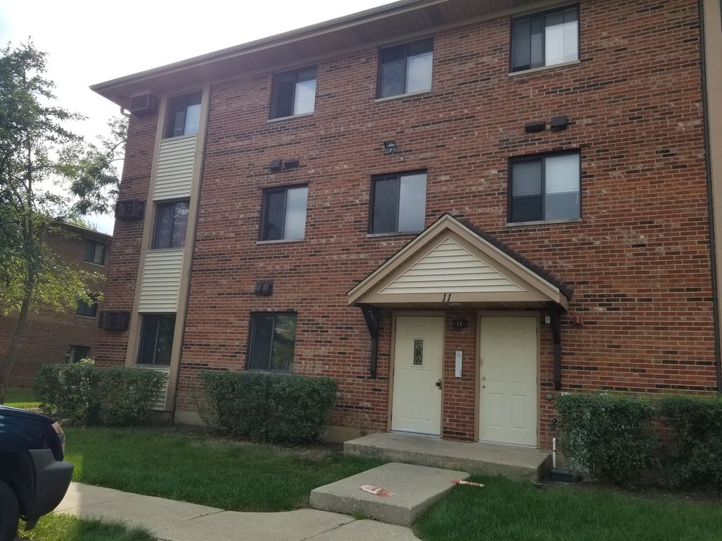 11 Parkside Court 6, Vernon Hills, IL 60061