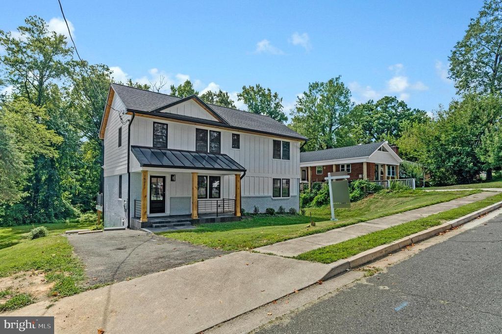 10211 STRATFORD AVE, Fairfax, VA 22030