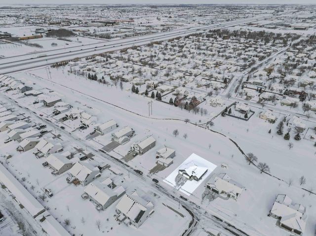 3407 47th Avenue S, Fargo, ND 58104