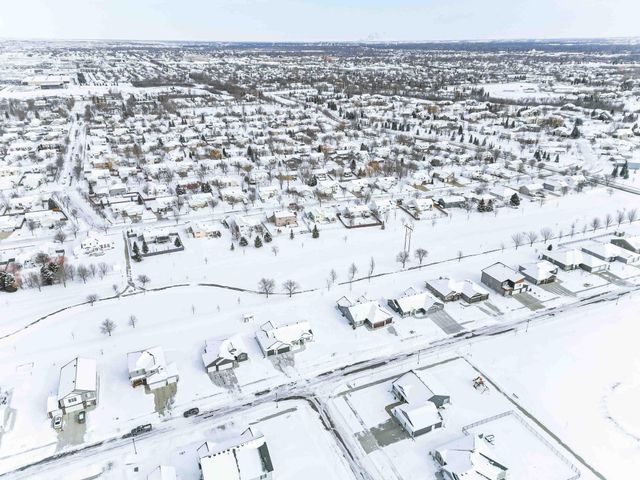 3407 47th Avenue S, Fargo, ND 58104