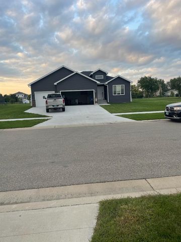 3407 47th Avenue S, Fargo, ND 58104