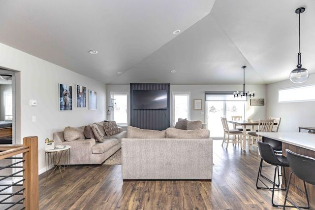 3407 47th Avenue S, Fargo, ND 58104