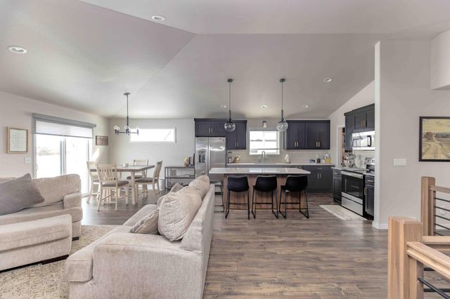 3407 47th Avenue S, Fargo, ND 58104