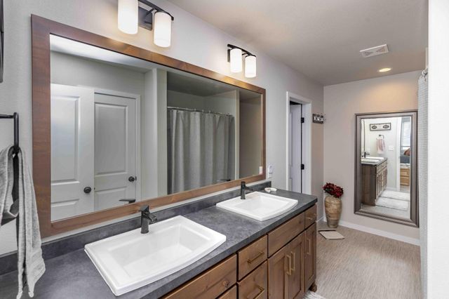 3407 47th Avenue S, Fargo, ND 58104