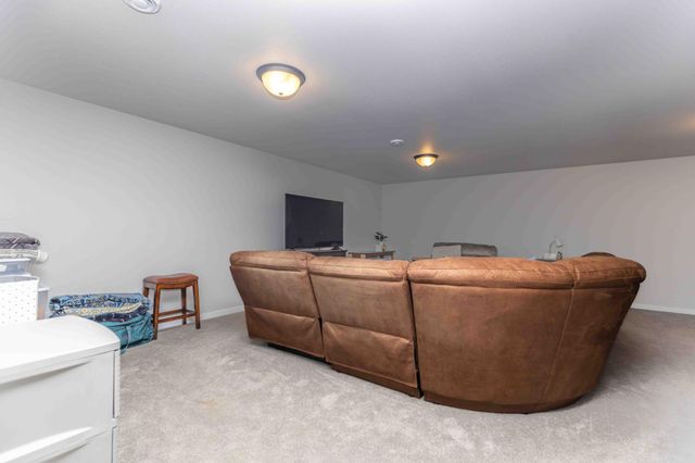 3407 47th Avenue S, Fargo, ND 58104