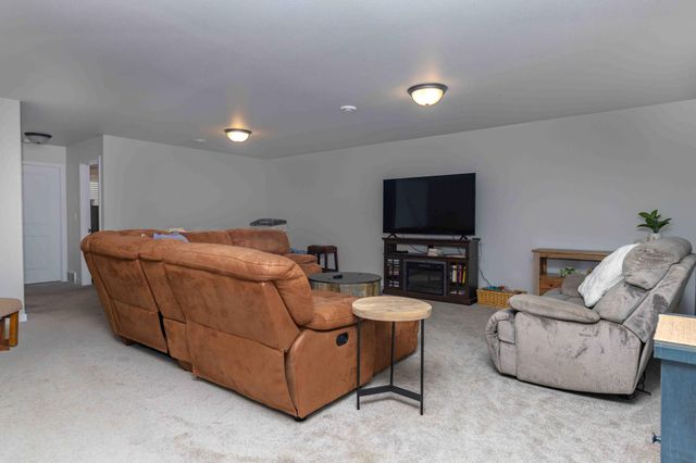 3407 47th Avenue S, Fargo, ND 58104