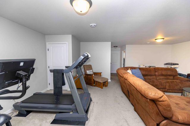 3407 47th Avenue S, Fargo, ND 58104