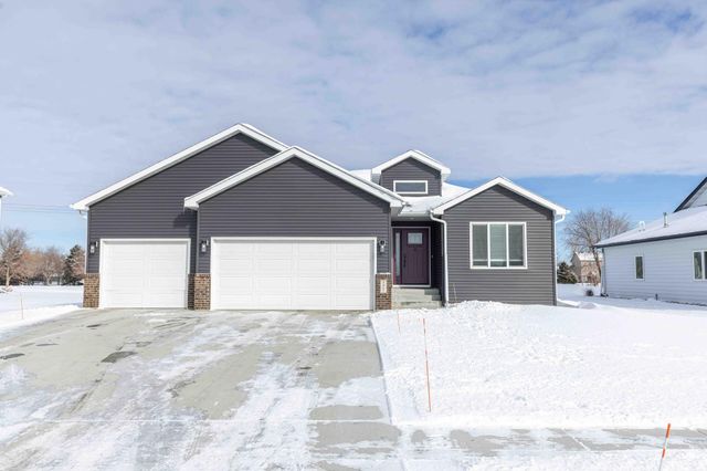 3407 47th Avenue S, Fargo, ND 58104