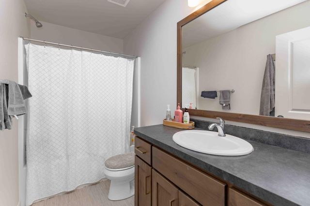 3407 47th Avenue S, Fargo, ND 58104