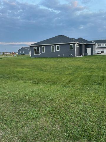 3407 47th Avenue S, Fargo, ND 58104