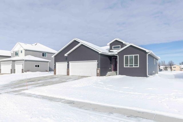 3407 47th Avenue S, Fargo, ND 58104