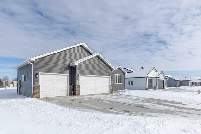 3407 47th Avenue S, Fargo, ND 58104