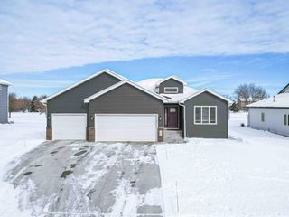 3407 47th Avenue S, Fargo, ND 58104