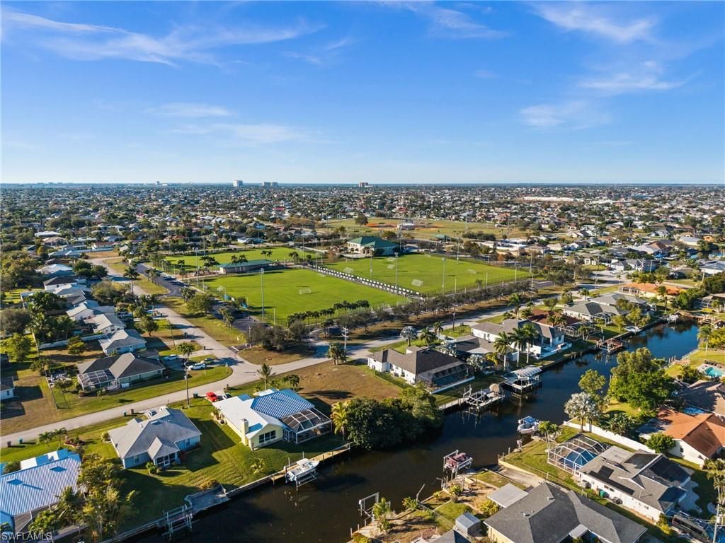 Image 10 of property listing at 241 SW 40th ST, Cape Coral, FL 33914