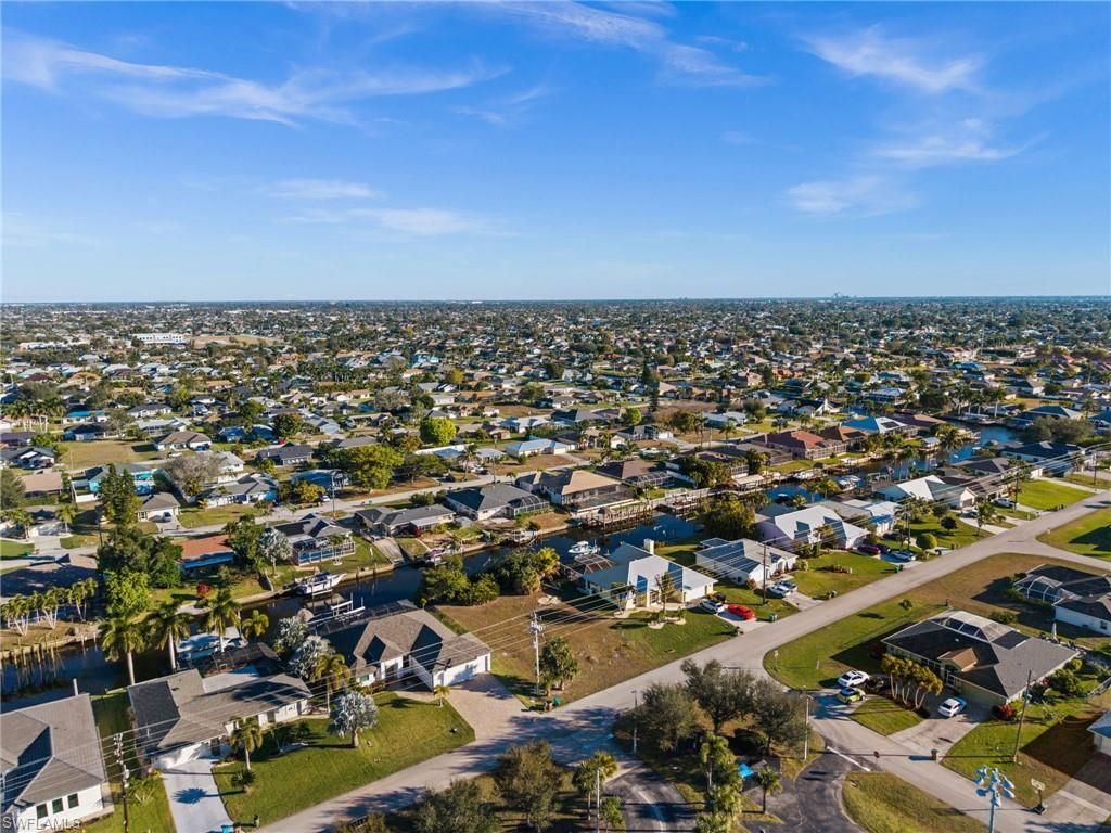 Image 11 of property listing at 241 SW 40th ST, Cape Coral, FL 33914