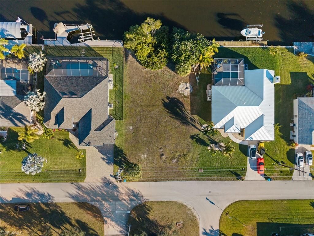 Image 4 of property listing at 241 SW 40th ST, Cape Coral, FL 33914