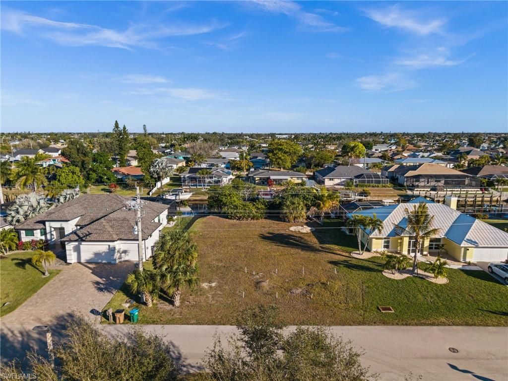 Image 5 of property listing at 241 SW 40th ST, Cape Coral, FL 33914