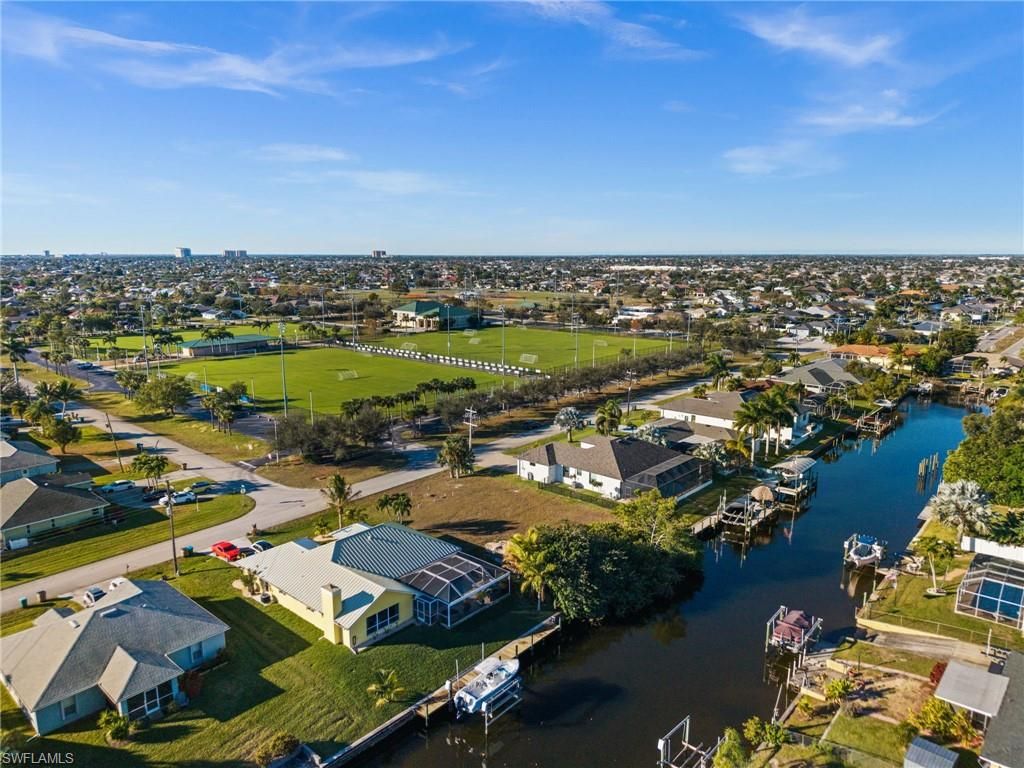 Image 8 of property listing at 241 SW 40th ST, Cape Coral, FL 33914