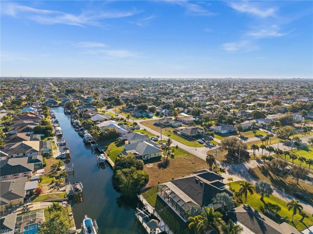 Image 9 of property listing at 241 SW 40th ST, Cape Coral, FL 33914