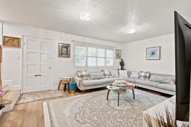 7518 Fairway Two Ave, Fair Oaks, CA 95628