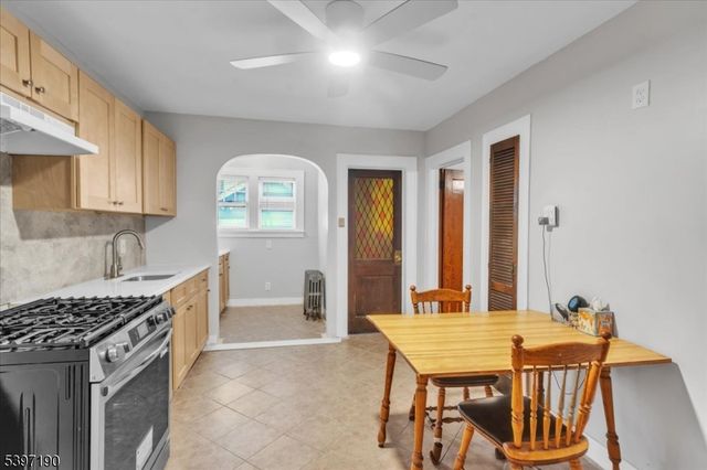 90 Mountain View Pl, Newark City, NJ 07106