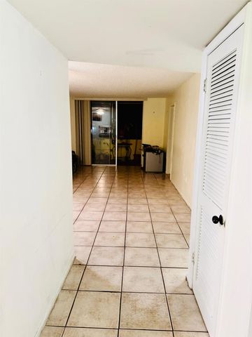 8460 Sunrise Lakes Boulevard 202, Sunrise, FL 33322