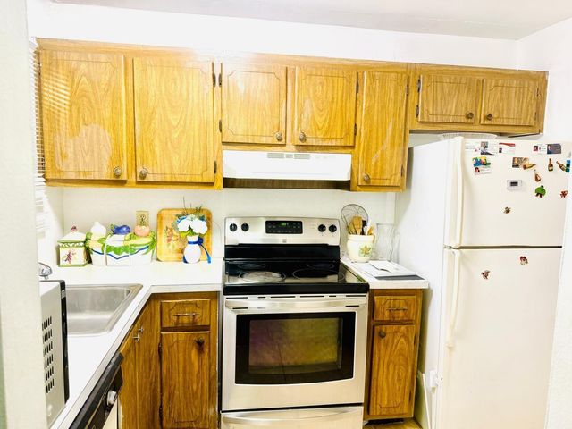 8460 Sunrise Lakes Boulevard 202, Sunrise, FL 33322